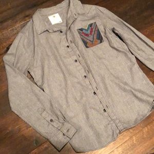 ⭐️⭐️3/$25⭐️⭐️Men’s M gray button down top